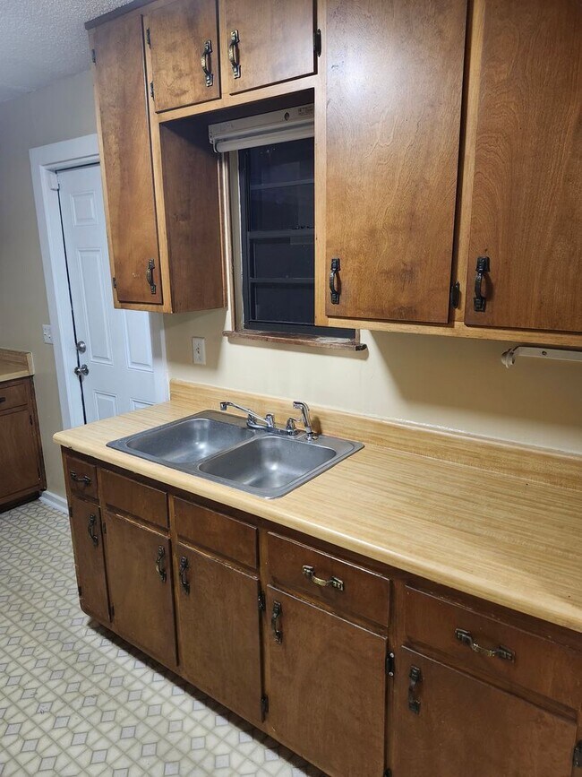 Building Photo - 301 Gaile Ave