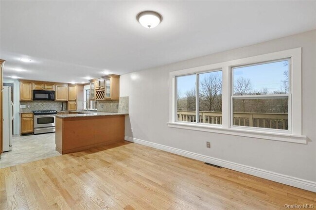 Building Photo - 17 Valley Dr