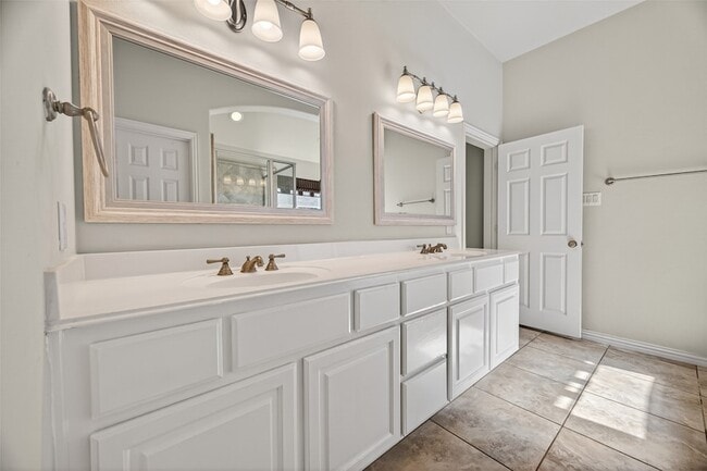 Building Photo - 6726 Hathaway Ln