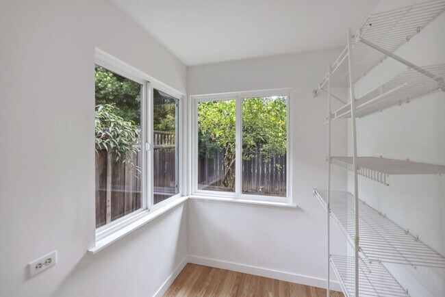 Building Photo - Upgraded 4 Bed, 2 Bath Home on Charming Tree Lined Street in Desirable Crescent Park