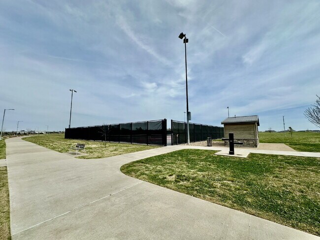 Building Photo - 6747 Winterwood Ave