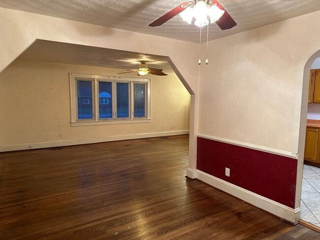 Building Photo - 2 Bedroom Downstairs Duplex in Norfolk