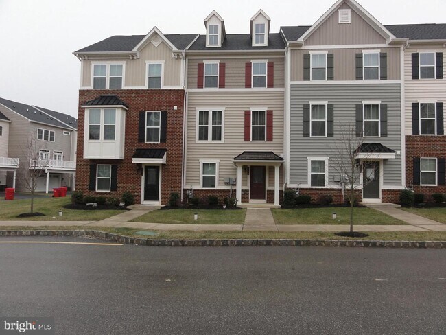 Building Photo - 606 N Atwater Dr