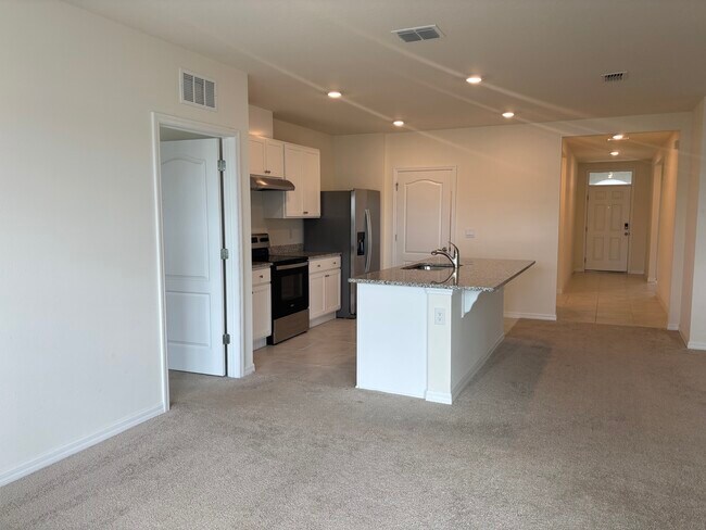 Building Photo - 812 Sky Hvn Wy