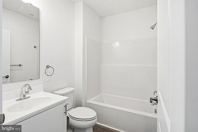 Building Photo - 915 N Broad St