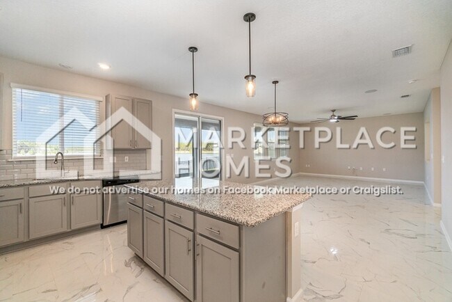 Building Photo - 11033 Stapleton Dr
