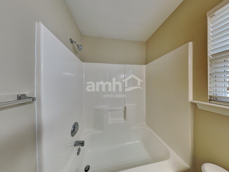 Building Photo - 15534 Crossing Gate Dr