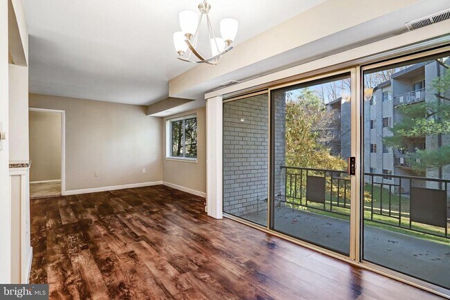Building Photo - 12215 Braxfield Ct