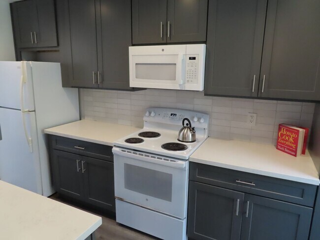 Building Photo - Partially Furnished Two Bedroom Condo in College Area