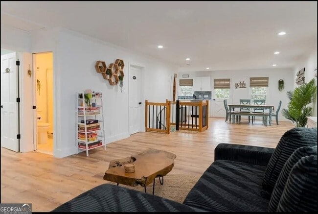 Building Photo - 42 Wooding Pl