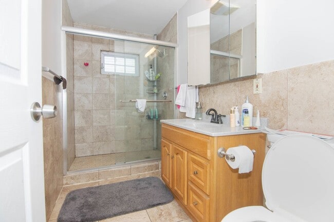 Building Photo - Renovated 4-Bed / 2-Bath in Allston | In-Unit Laundry | 9/1