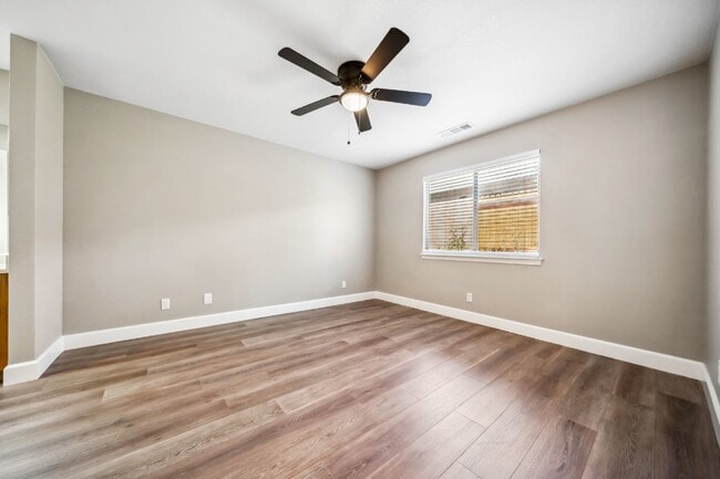 Building Photo - 3/2 Fully Updated with Fenced Yard/Dog Friendly/ Close to Everything central Redding