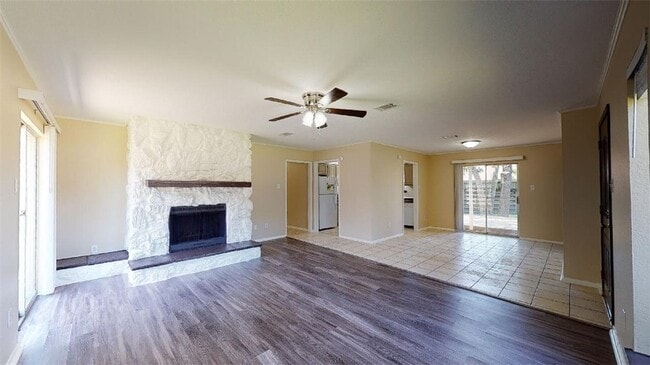 Building Photo - 4130 Willow Oak St