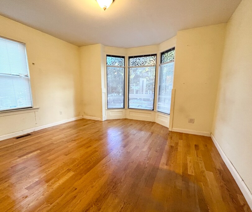 Building Photo - 1568 Tremont St