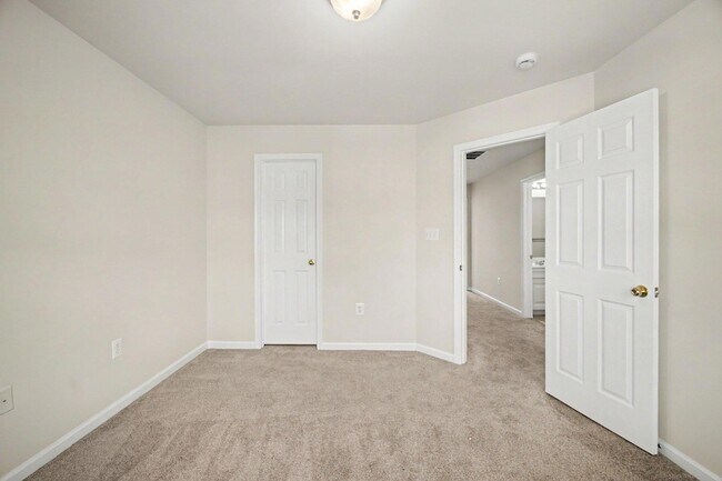Building Photo - 1114 Ellis Ave