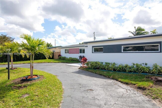 Building Photo - 9310 SW 57th Terrace