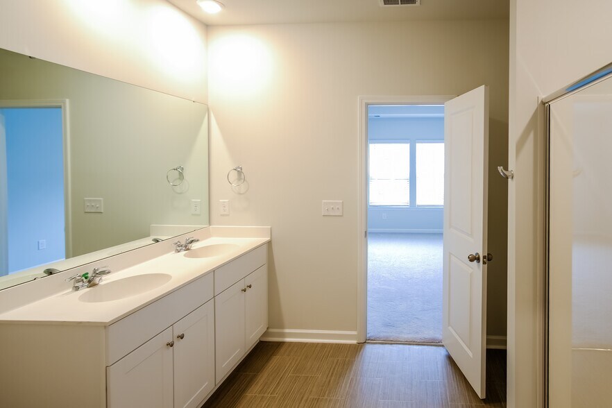 Building Photo - 2705 Monaca Dr