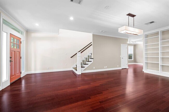 Building Photo - 4513 Avenue F