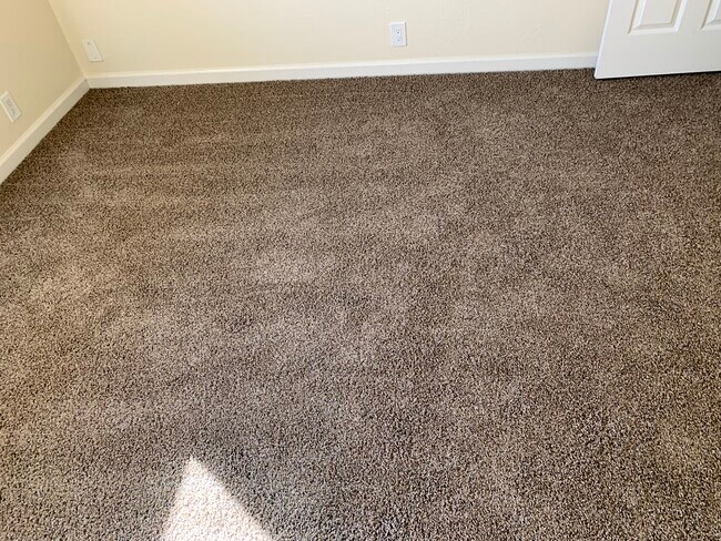 Building Photo - 514 N Locust St