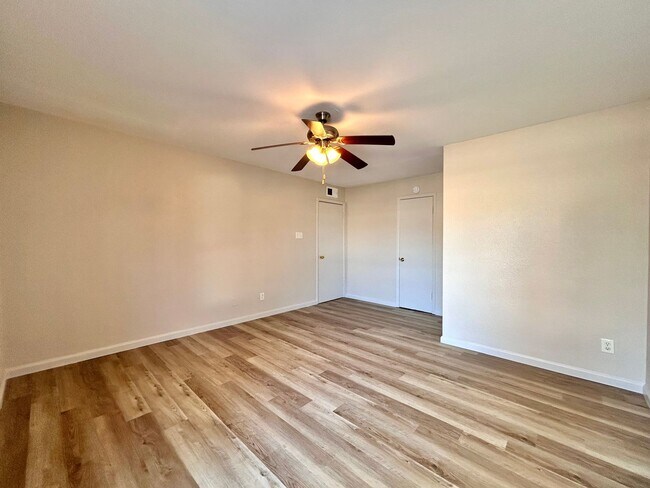 Building Photo - 7111 E Hwy 290