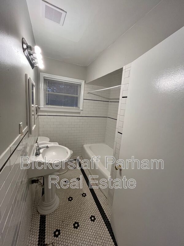 Building Photo - 2919 W Britt David Rd