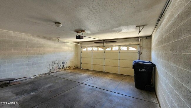 Building Photo - 211 E Tremaine Ave