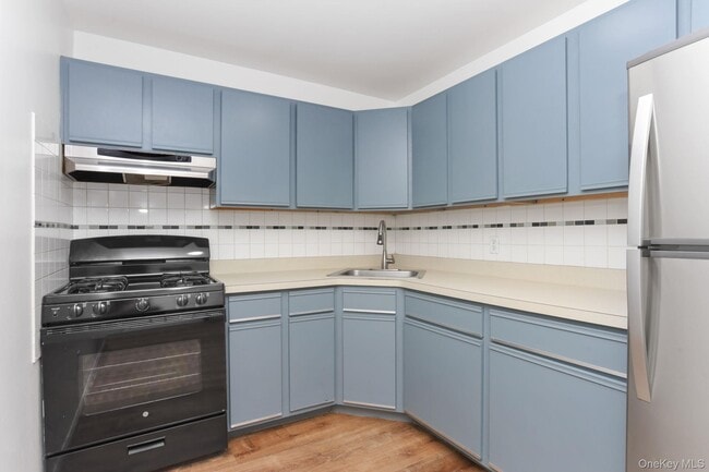 Building Photo - 639 E 226th St