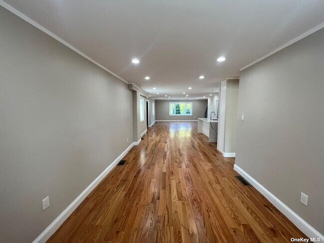 Building Photo - 14-34-34 Dunbar St