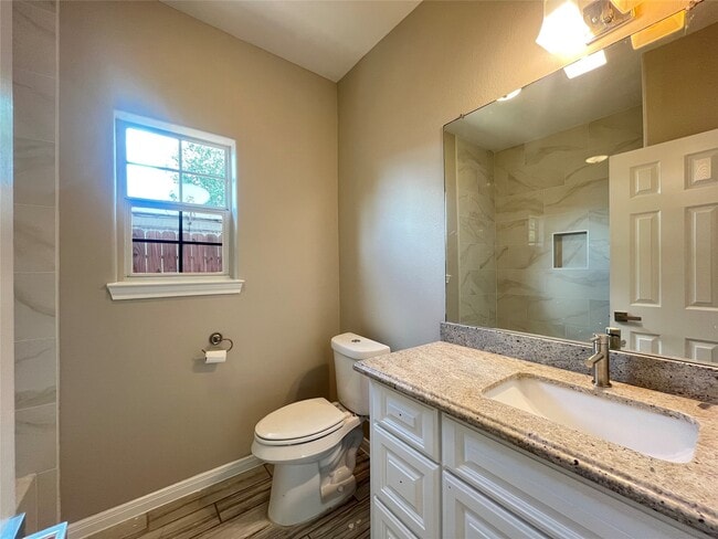 Building Photo - 6430 Skyview Dr