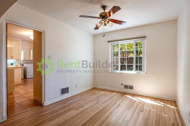 Building Photo - 3822 La Hacienda Dr NE