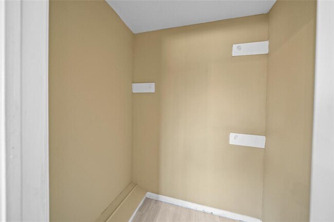 Building Photo - 9746 Seeker St