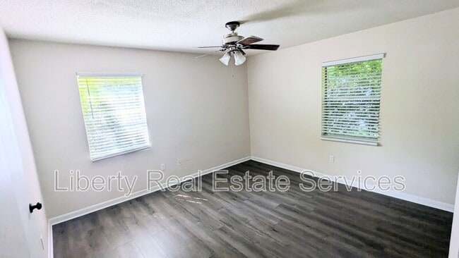 Building Photo - 820 Kelly Dr