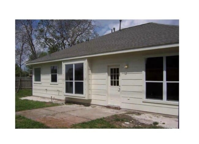 Building Photo - 16539 Amargos Dr
