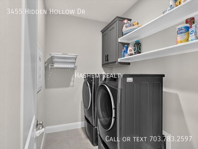 Building Photo - 3455 Hidden Holw Dr