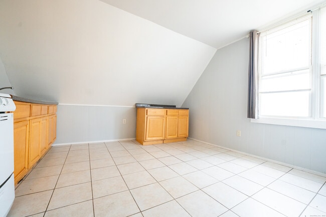 Building Photo - 540 Laurel Ave