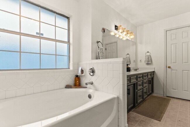 Building Photo - 4129 Fawn Dr