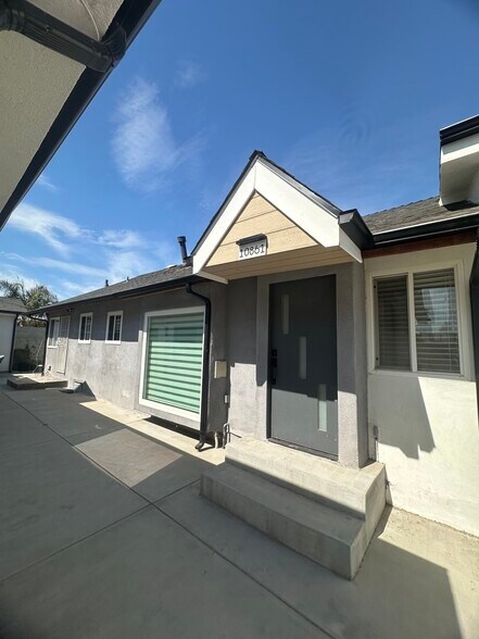 Building Photo - 10861 Nettleton St
