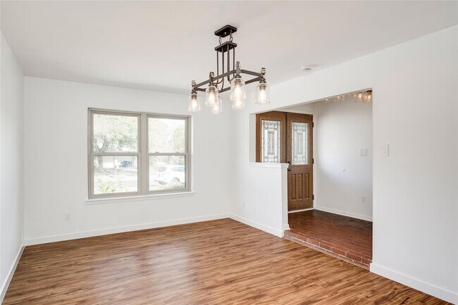 Building Photo - 703 Jetta Ct
