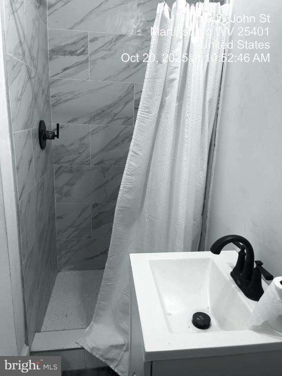 Building Photo - 113 W John St