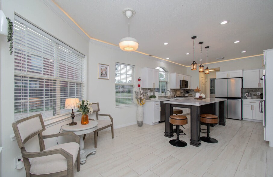 Building Photo - 15627 Twisting Springs Dr