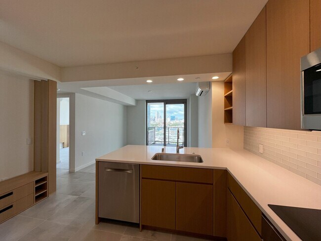 Building Photo - SKY ALA MOANA ONE BEDROOM AVAILABLE NOW