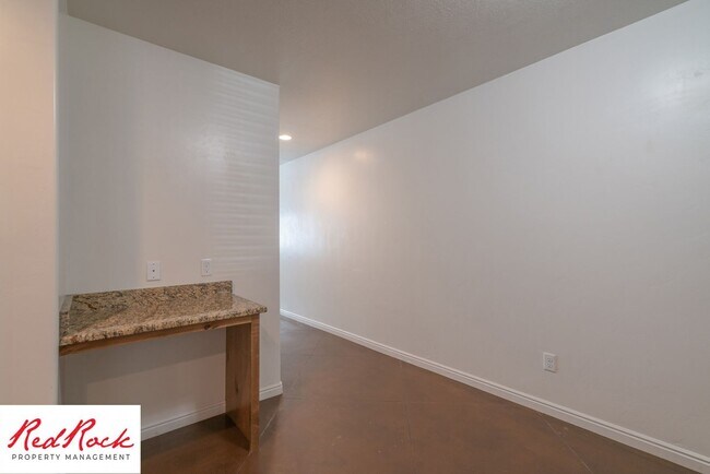 Building Photo - 3 Bedroom Two-Story Home Near Scenic Trails