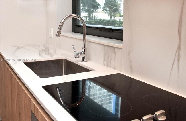 Building Photo - 11 NE 6th St