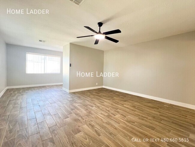 Building Photo - 415 S Lesueur-