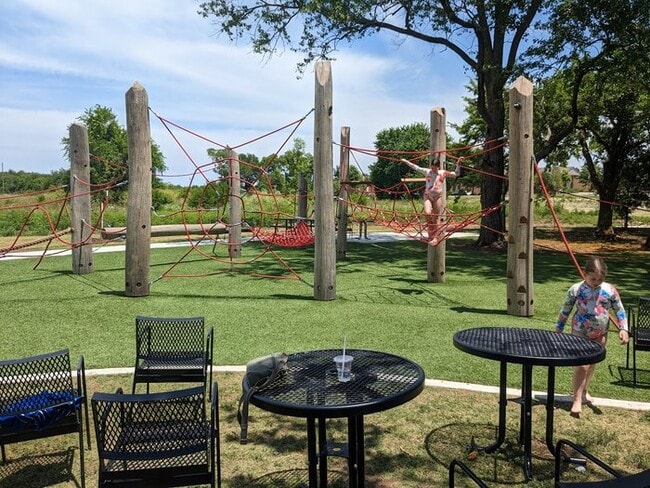 Building Photo - 1504 Casuarina Dr