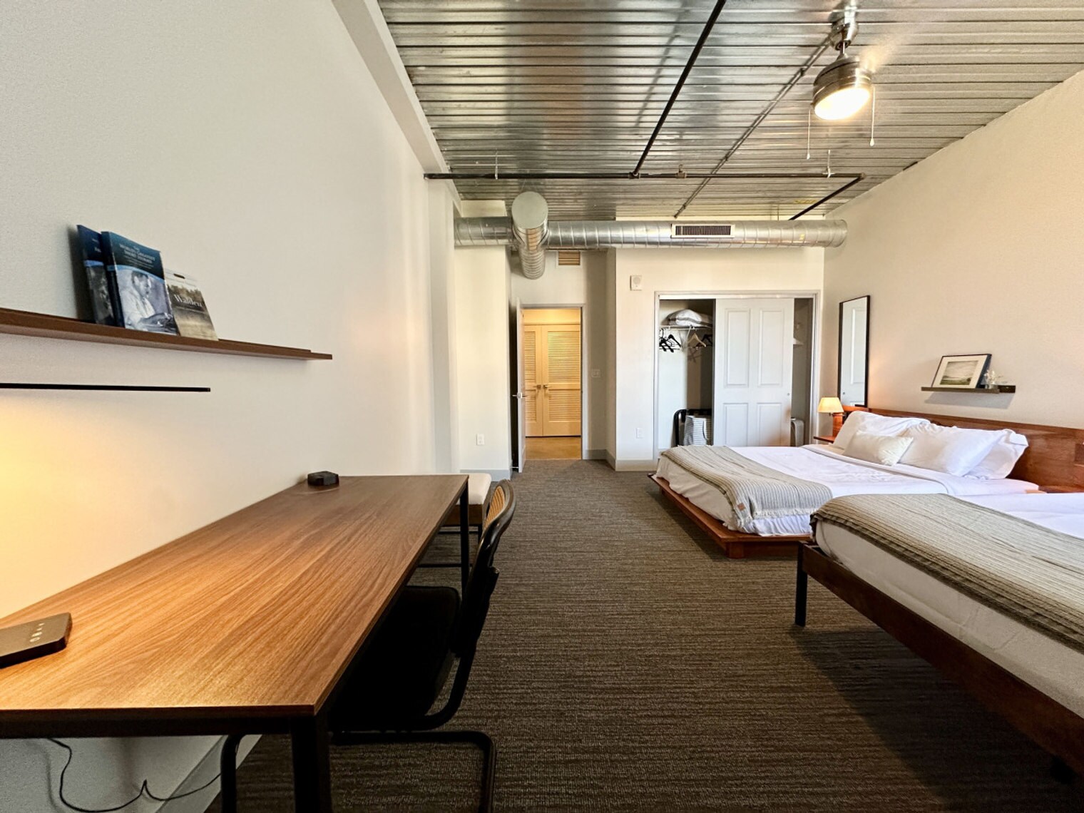 Building Photo - 1009 W Juneau Ave