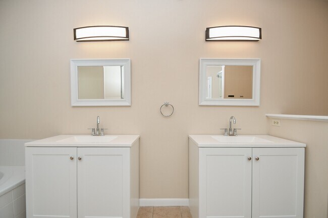 Building Photo - 1643 Beaconshire Rd