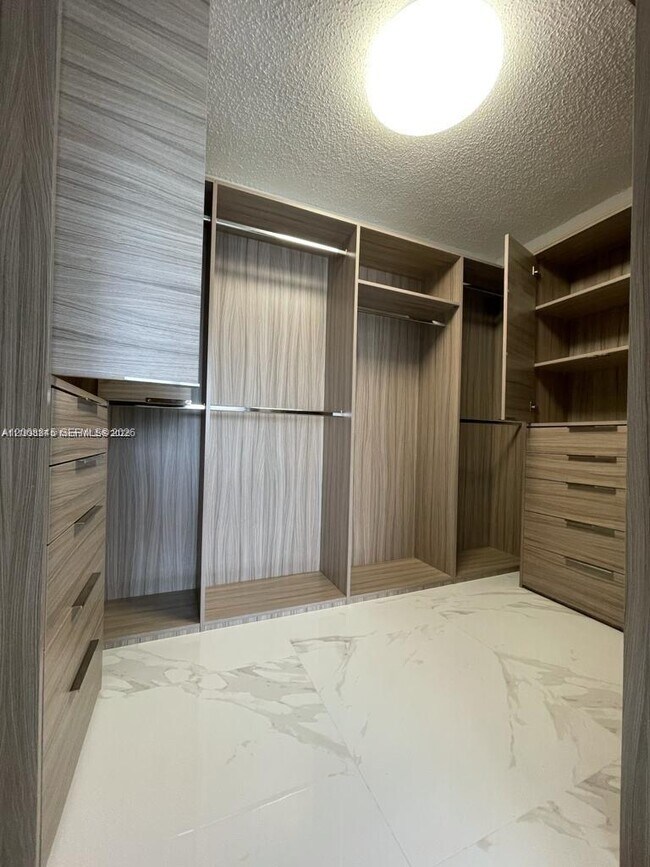 Building Photo - 2049 S Ocean Dr