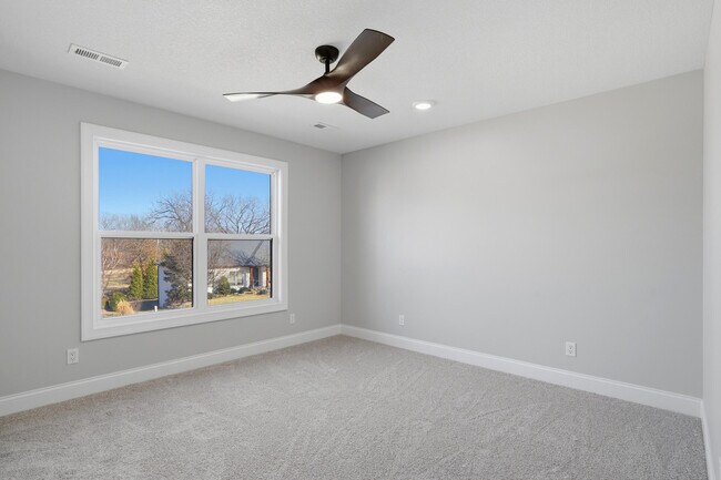 Building Photo - 4403 Glen Eagle Dr