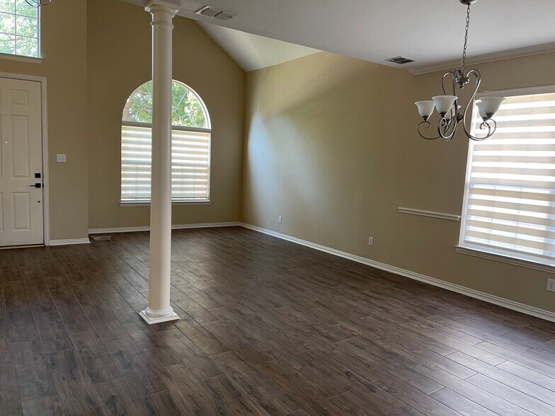 Building Photo - 1813 Angel Falls Dr